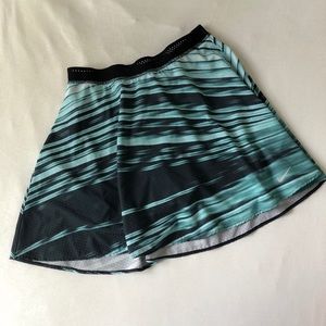 Nike high-waisted flouncy court skirt
